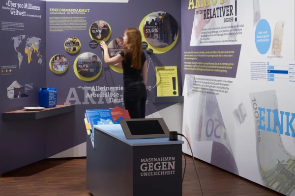Ausstellungsteil "Armut"
