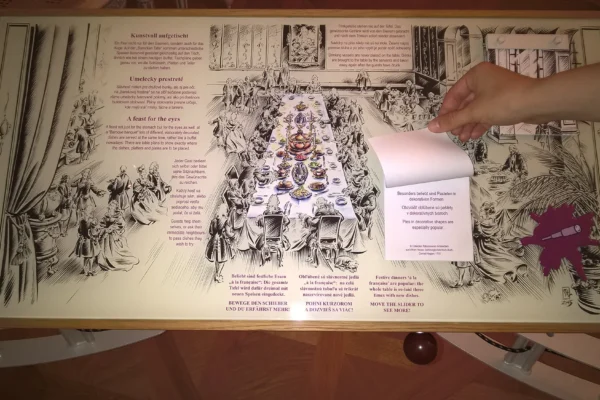 Erklärtafel "Kunstvoll aufgetischt"