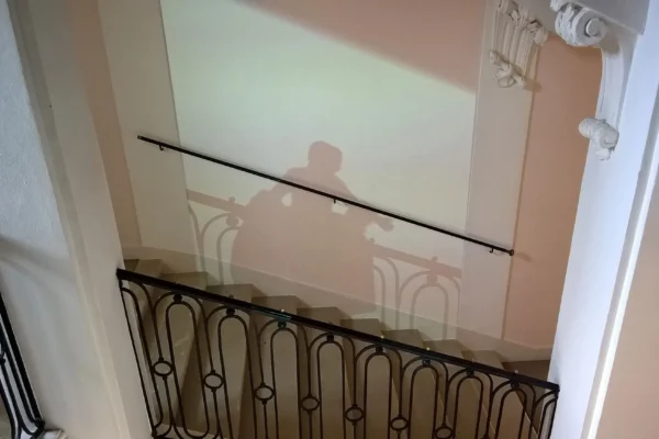 Medienstation mit Schattenspiel