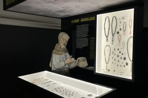 Stadtmuseum St. Pölten, Von Steinen und Beinen, Devotionalien