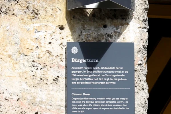 Leitsystem mit Tafel "Bürgertum"