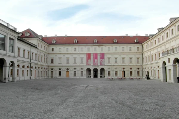 Außenansicht des Stadtschloss Weimar von Süden