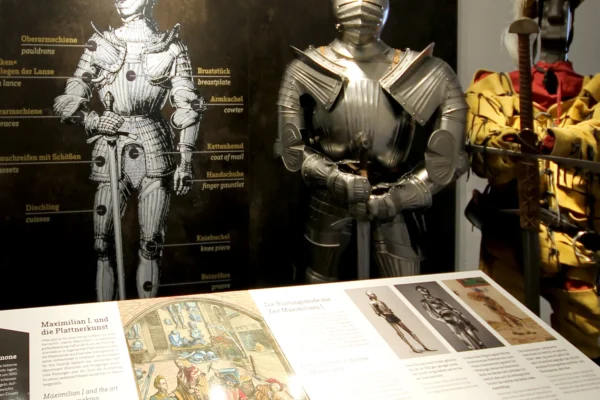 Ausstellungsteil mit Ritterrüstung
