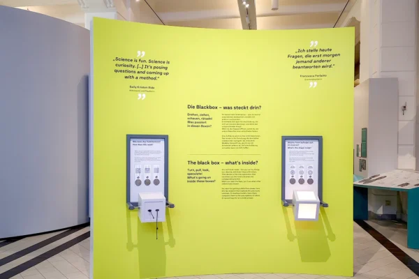 TMW Wissenschaft im Wandel, Eingangsbereich mit interaktiver Hands-On-Station
